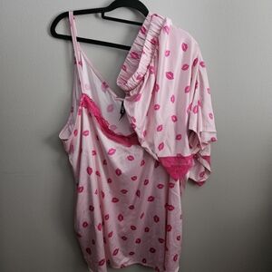 Pink Lip Print Women's Sleepwear Set